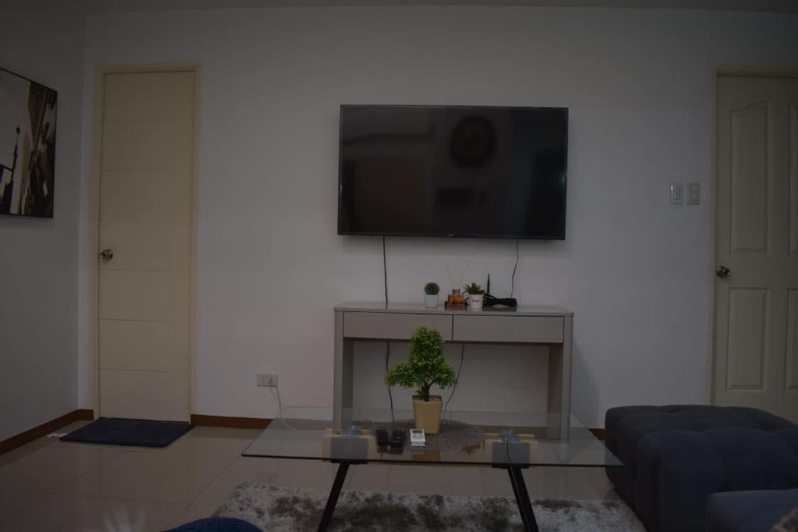 Affordable Makati Apt Manila Exterior photo